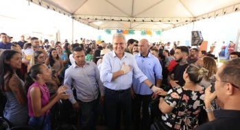 Em São Francisco de Goiás, são entregues 50 casas a custo zero